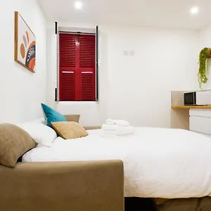 Apartment Nest 5-hosted By Sweetstay, Gibraltar