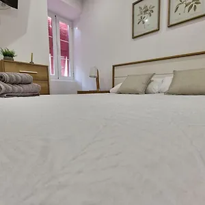 Apartment Nest 3-hosted By Sweetstay, Gibraltar